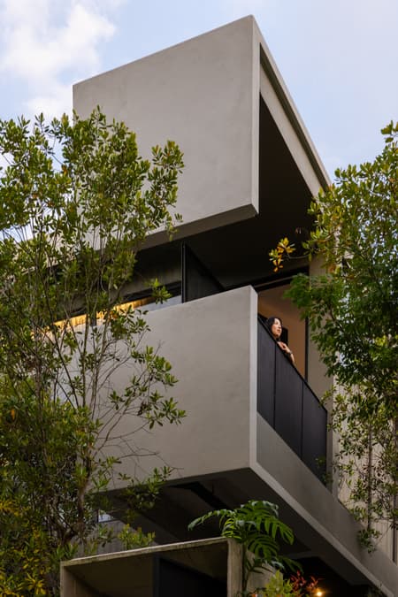 Tropical Shift House